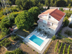Family friendly house with a swimming pool Solin, Split - 18289